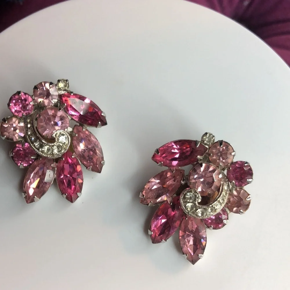VINTAGE EISENBERG 2 TONE PINK RHINESTONE CLIP ONS SIGNED - Picture 3 of 7